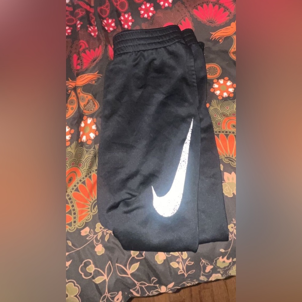nike sweatpants . size (small)